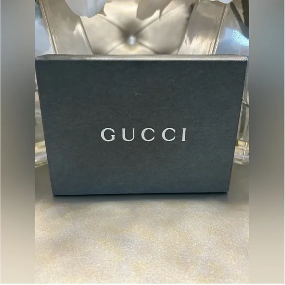 GUCCI *KEY HOLDER & WALLET Unisex w/ box LIKE NEW Burgundy color